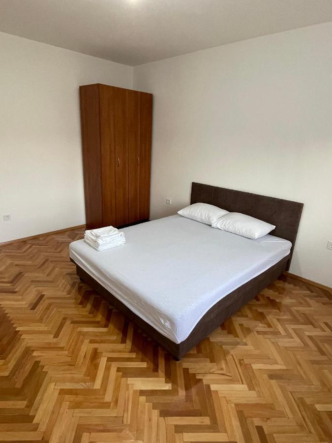 Entire Spacious Apartment With Free Parking Podgorica Exterior foto